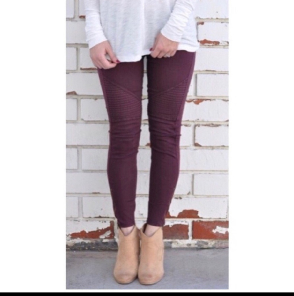 Burgundy leggings New with ankle zipper